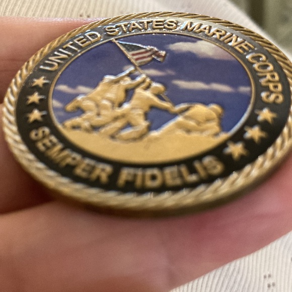 Like new Marine Corps, Semper Fi, three-dimensional cloisonné collector Coin - Picture 4 of 4